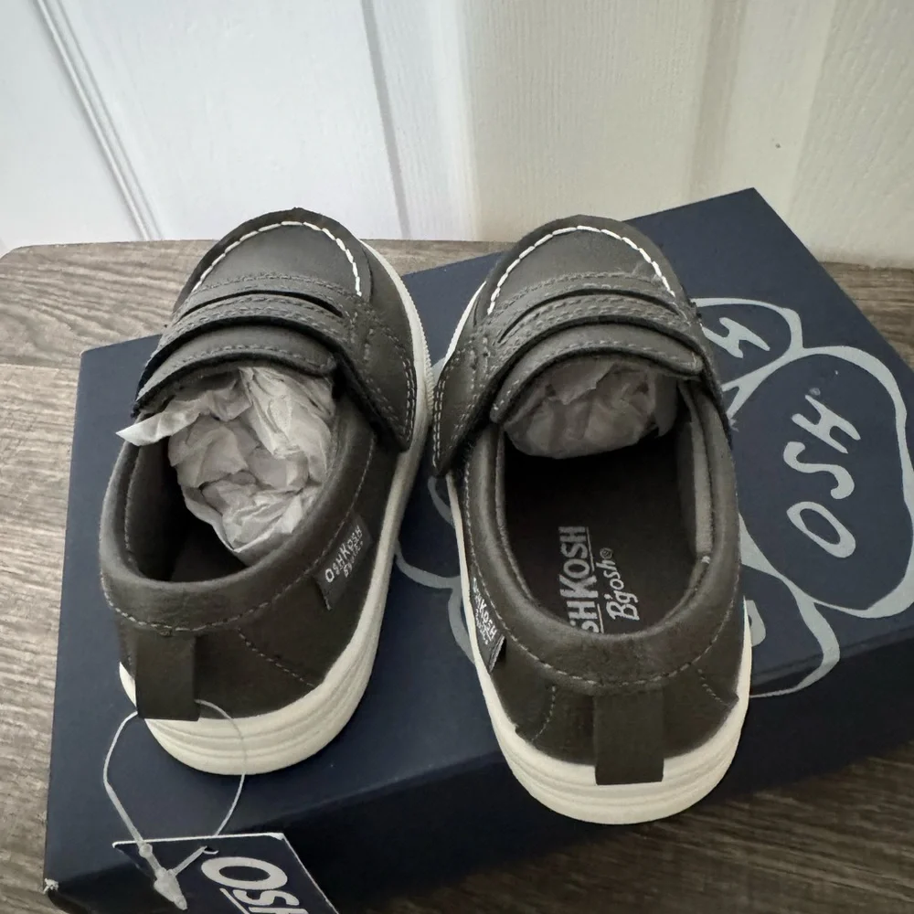 NWT OshKosh B’gosh Toddler Shoes Size 5